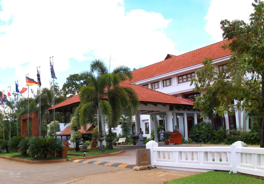 Royal Bay Inn Angkor Resort Siem Reap Exterior photo